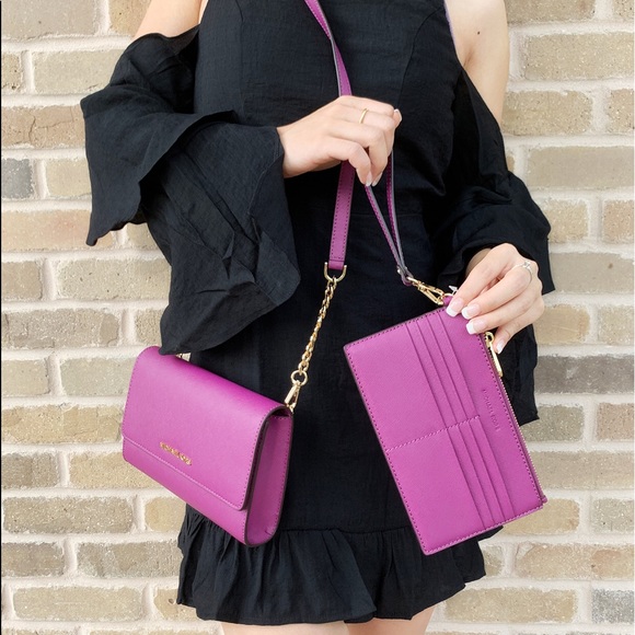 ‼️SALE‼️ Michael Kors  3 In 1 Wristlet Crossbody - Picture 2 of 7